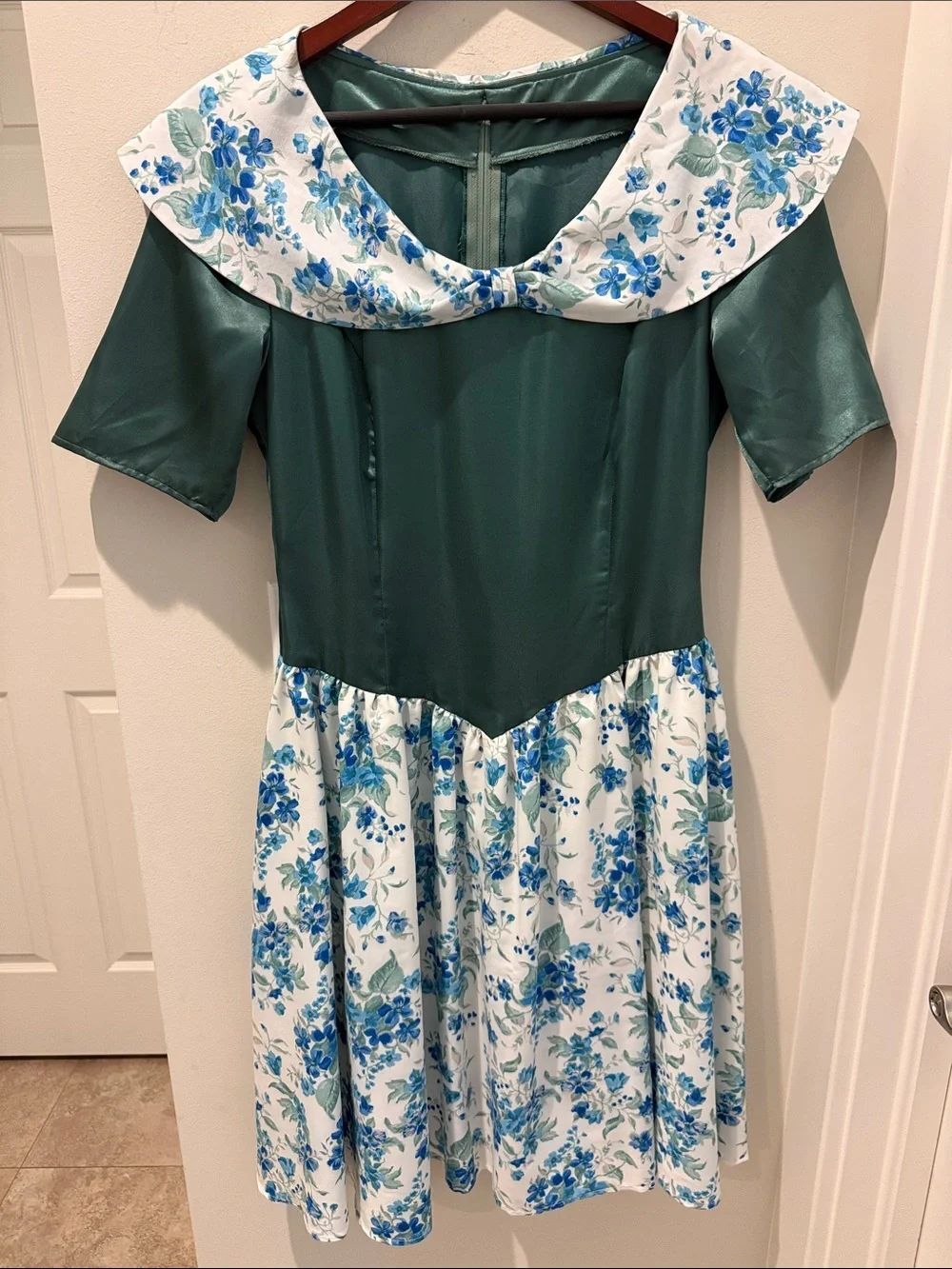 Handmade Green and Blue Floral Fit-and-Flare Dress oversized collar 90’s Vintage